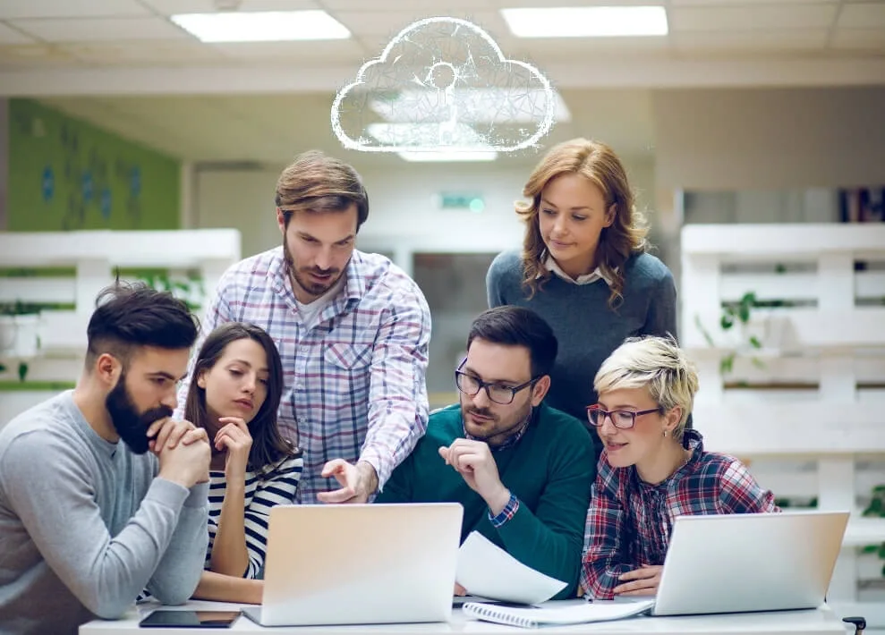 Software Personalizzati 3 Gestione centralizzata di dati e comunicazione interna